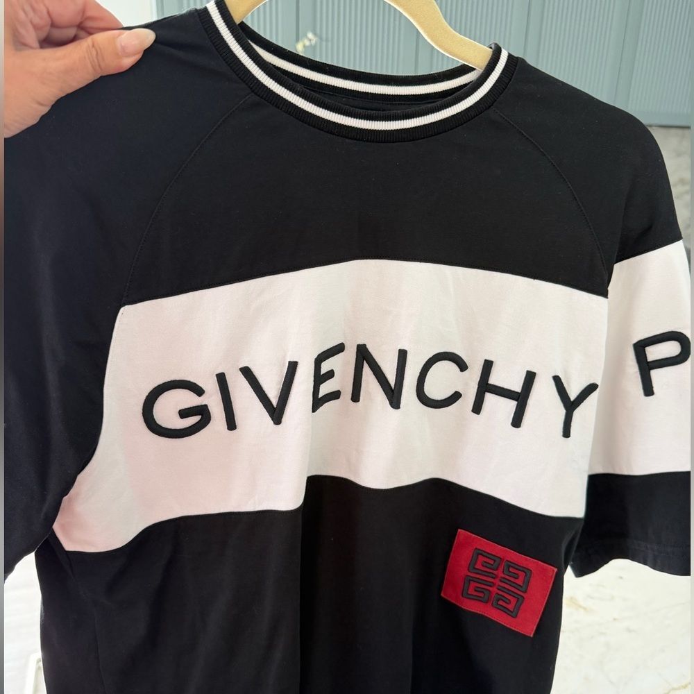 Givenchy Monochrome Crewneck Top